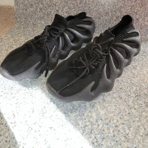 Yeezy 450 Black size 11